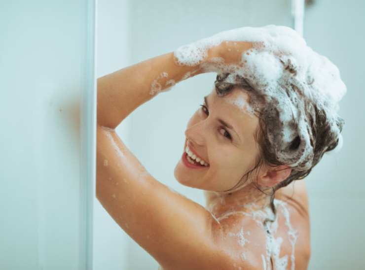 Sai farti lo shampoo? In realtà, ci sono alcuni errori che tutti facciamo