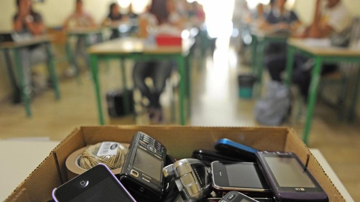 legge vieta smartphone