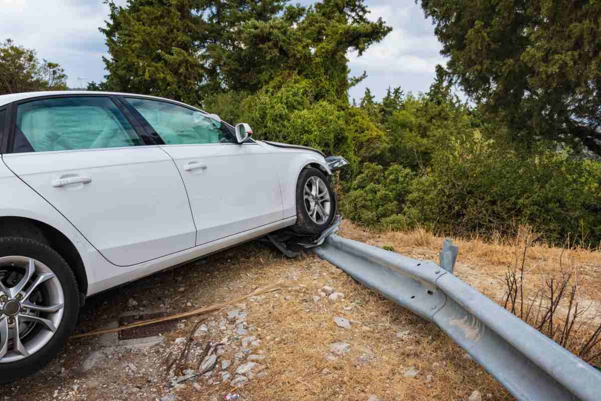 L'incidente stradale svela un'atroce segreto | Ecco cosa aveva fatto il Sacerdote alla guida