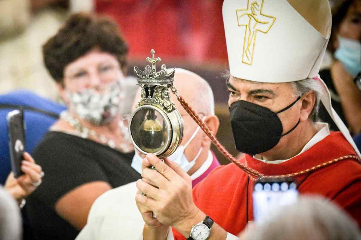 San Gennaro: tutto ciò che non sai sui miracoli | Ecco perché “si fa in tre”, a partire da maggio