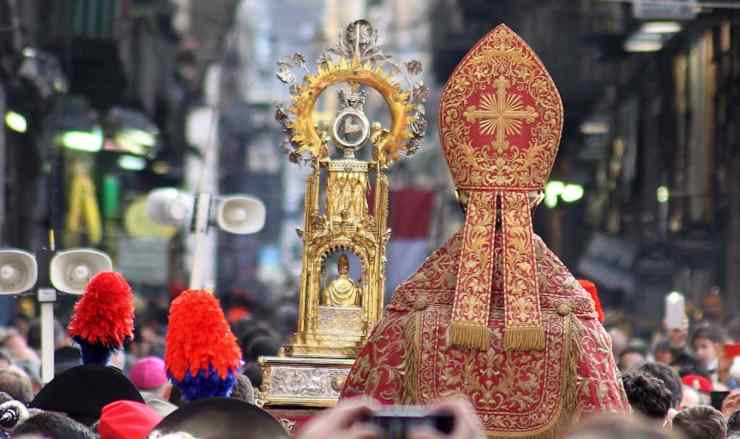 San Gennaro: tutto ciò che non sai sui miracoli | Ecco perché “si fa in tre”, a partire da maggio